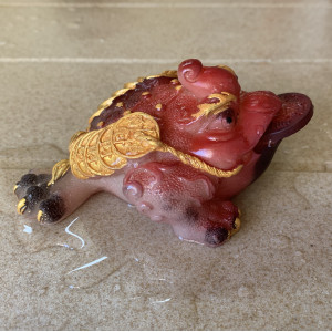 Чайная фигурка трехлапой жабы красная. Photo 2